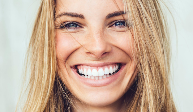 https://www.dcmc.ae/ar/storage/2020/10/Dental-Veneers.bmp